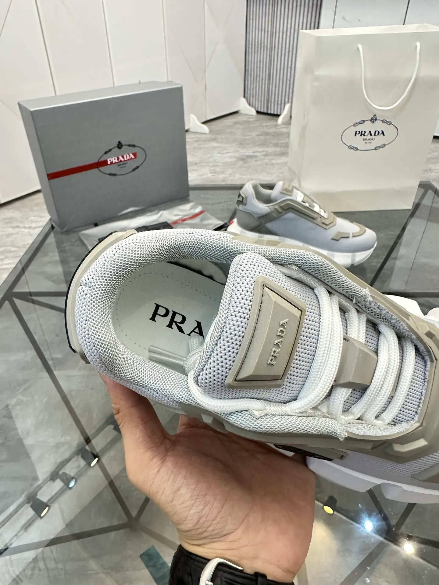 Men's shoes for sale 💰: 💰P580¥ High-end top quality Product trademark: Prada *"Prada*" low-top casual shoes Regular size: 38-45 (can be customized to 46) Product materials: imported breathable fly weave upper, professional glue-making process, breathable lining, cowhide foot pads, original ultra-light foam outsole. No.: 001